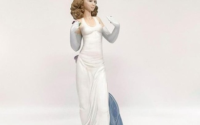 Anticipation 1006608 - Lladro Porcelain Figurine