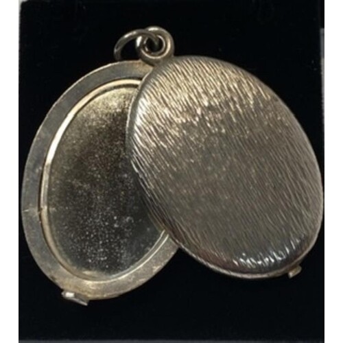 Antique Sterling Silver Locket with internal Mirror and Phot...