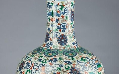 Arte Cinese A large tianchuping wucai porcelain vase