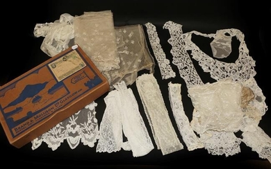 Assorted Early 20th Century Lace, comprising pair of cuffs, white...
