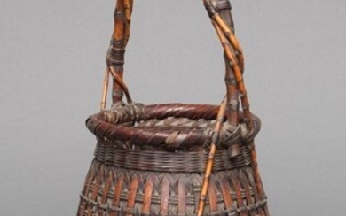 Basket - Bamboo - signed Chikuichisai - wickerwork red-brown ikebana basket, the body braided in three layers - Japan - Shōwa period (1926-1989)