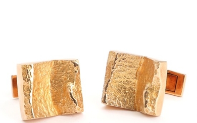 Björn Weckström: A pair of 14k partially satinated gold cufflinks. L. 1.7 cm. Weight app. 13.5 g. Lapponia, 1971. (2)