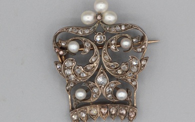 Broche Napoléon III en or et argent en forme de tiare couronnée enrichie de perles...