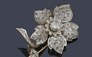 Brooch in flower design of rose cut diamonds, in 18K