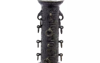 CHINE, Vers 1900 Vase en bronze