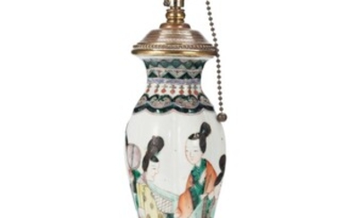 CHINESE PORCELAIN FAMILLE VERTE VASE, MOUNTED AS A LAMP, QING DYNASTY, 19TH CENTURY