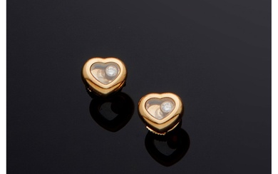 CHOPARD Paire de puces d'oreilles "Happy Diamonds" en or jaune 18 carats (750/000) et diamants,...