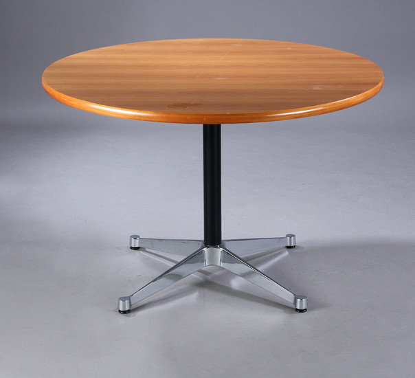 Charles Eames. Spisebord, 'Segmented Table', kirsebær, Ø 110 cm