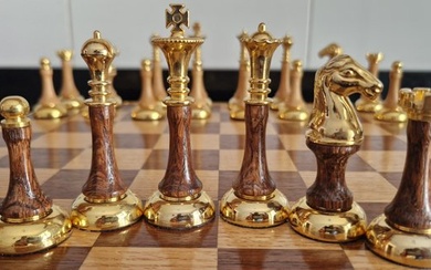 Chess set (1) - Ajedrez clásico de LUJO vintage hecho a mano - Gold plating, bronze, oak wood and brass