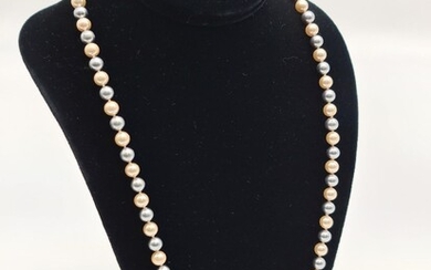 Collier de perles deux couleurs. NL: Tweekleurige... - Lot 123 - MJV Soudant