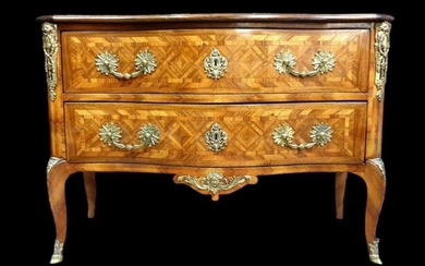 Curved jumping chest of drawers - Louis XV period - Bronze (gilt), Tulipwood - Late 18th century