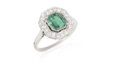 Description AN EARLY 20TH CENTURY EMERALD AND DIAMOND RING...