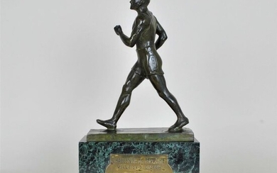 E Fraisse - Sculpture, Long-distance runner