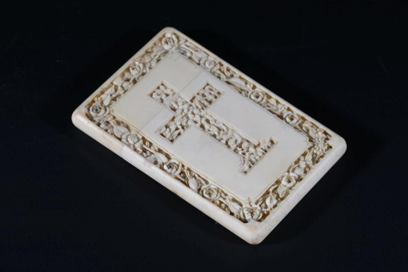 Elaborately Carved Ivory Card Case With Crucifix (L:11.5cm)