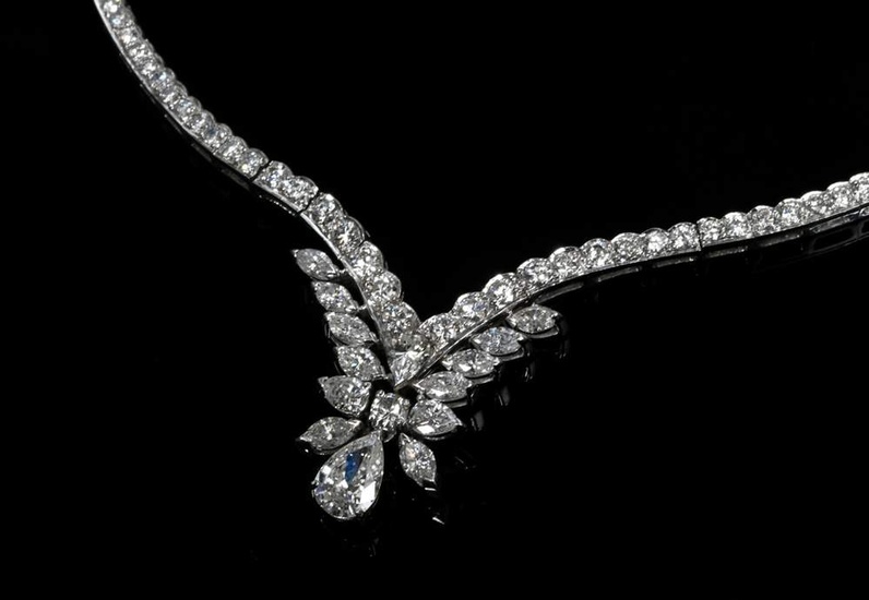Elegant platinum necklace with diamonds (add. ca. 8.61ct), brilliants (add. ca. 4.79ct/SI-P1/W-TCR(H-K)), drop diamonds (add. ca. 1.428ct SI-P1/W-LY(H-Q/R)) and navette diamonds (add. ca. 2.400ct SI-P3/TCR-C(J-Q)), 32,9g, l. 40cm, 1 chain element...