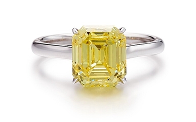 FANCY VIVID YELLOW DIAMOND RING | 3.02卡拉 方形 艷彩黃色鑽石戒指