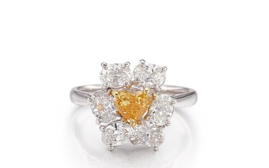Fancy Vivid Orange Yellow Diamond and Diamond Ring | 0.51克拉 艷彩橙黄色鑽石 配 鑽石 戒指