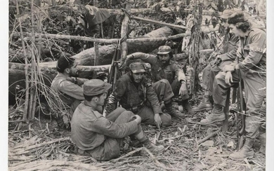 Fidel Castro & Soldiers, Superb Original Official Photo