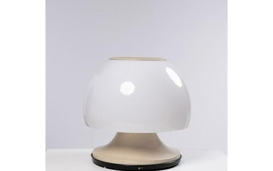 Gino Sarfatti (1912-1985) Model 596 Table lamp Opaline methacrylate and lacquered aluminum Edited by