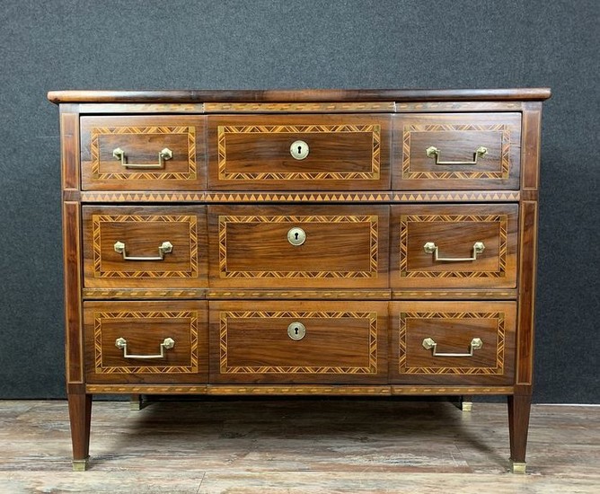 Grenobloise chest of drawers in precious wood marquetry - Louis XVI - Wood - late 18th century and later