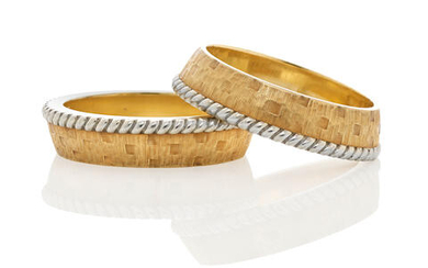 Jabel: Set of Textured Gold Bands