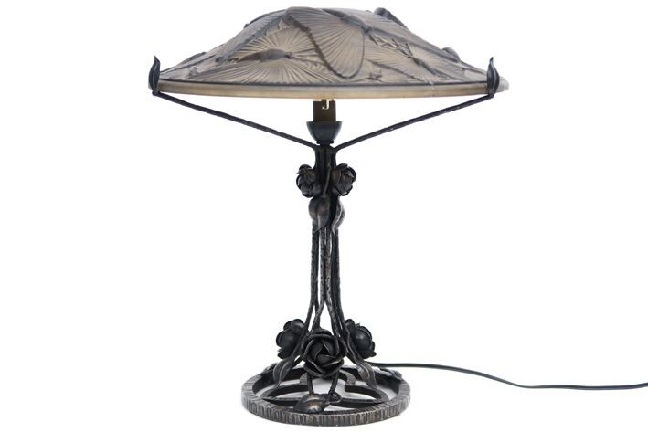Lampe Art Déco française en fer forgé et verre avec décor de papillons - hauteur...