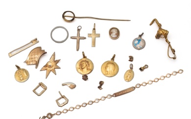 Lot en or 750 et 585 millièmes, composé de divers petits bijoux, médailles religieuses et...