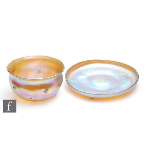 Louis Comfort Tiffany - A Favrile finger bowl of circular se...