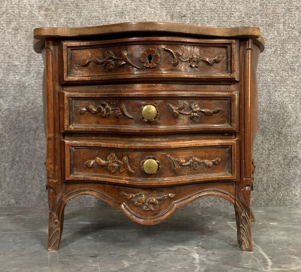Louis XV style curved Provençal chest of drawers in solid walnut - Walnut - 19th century