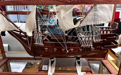 MAQUETTE DE BATEAU BOIS DE MADAGASCAR LE GALION H: bateau 56 x 60 cm H;...