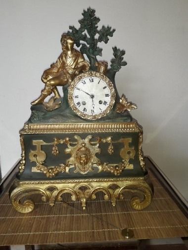 Mantel clock - Bronze (gilt/silvered/patinated/cold painted), Patinated bronze - First half 19th century