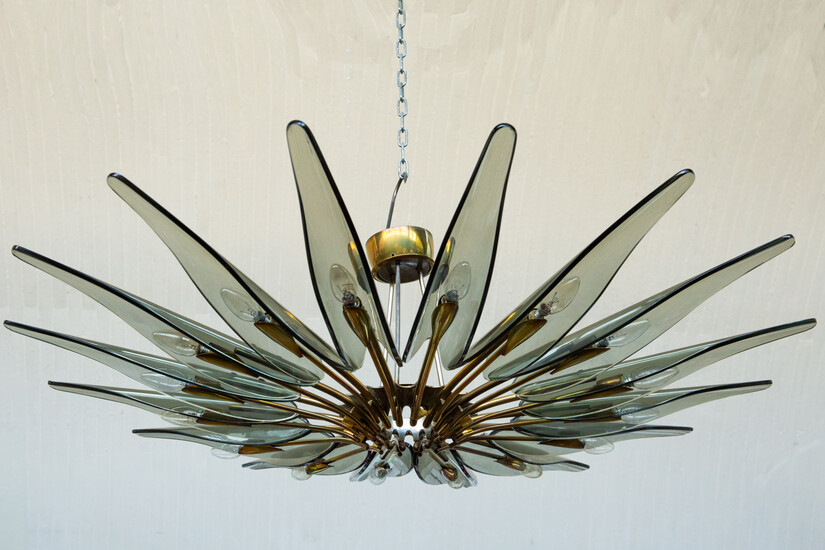 Max Ingrand, Fontana Arte, pendant light / ceiling light, model 'Dahlia', glass, brass, Italy, 1954
