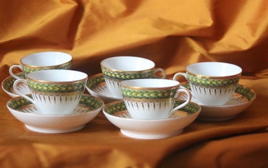 Nast - Cup and saucer (11) - 5 tasses porcelaine Paris, manufacture Nast, vers 1820 Restauration, au lauriers - Porcelain