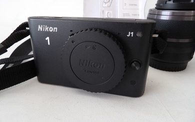 Nikon J1 + 10-30mm + 30-110mm + acc.