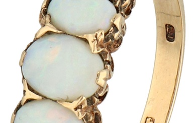 No Reserve - 9K Yellow gold five row ring with cabochon cut opals.