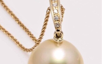 No reserve price - 14 kt. Yellow Gold - 13x14mmLarge Golden South Sea Pearl - Necklace with pendant - 0.04 ct