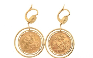 Pair of 18 K (750 °/°°°) yellow gold ear pendants, each pendant set with a half-sovereign gold (1 x George V 1915 and 1 x Edward VII 1906), surmounted by a small medal depicting St. George slaying the dragon.