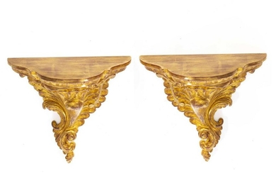 Paire de sellettes en bois doré de style baroque