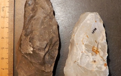 Paleolithic/Mesolithic - 2 Flint Core Axes, Maglemose Culture/Ertebolle Culture - 7 & 8 cm (2) - Prehistoric