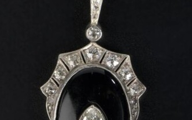 Pendant in 14k yellow gold and 800 thousandths silver decorated with an onyx cabochon set with a pear-shaped old cut diamond of about 0.5 ct in the centre and surrounded by twenty-two small old cut or pink diamonds. The bélière is set with four small...