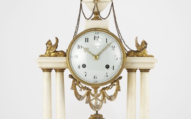 Pendule portique de style Louis XVI, XIXe s