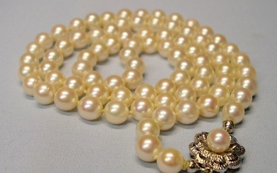 Perlenkette in Matineé-Länge - 14 kt. Akoya pearls, White gold, Yellow gold, 6.6 - 6.9 mm - Necklace