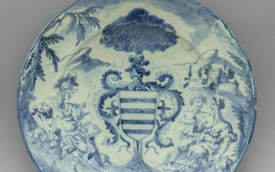 Piatto in ceramica bianca e blu decorato con
