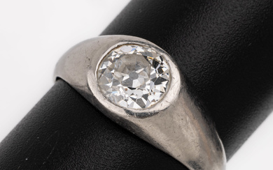 Platinum diamond-ring , Pt tested, oval old cut diamond approx....