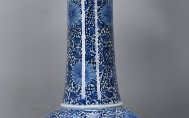 Qing Kangxi blue and white lotus celestial globe vase