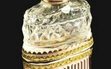 RARE 18K GOLD FRENCH ETUI AND SCENT BOTTLE.