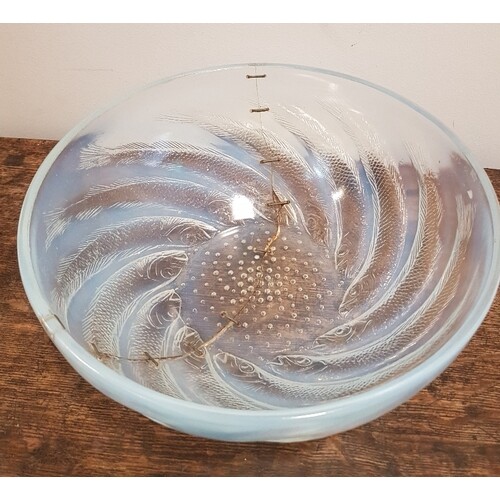 Rene Lalique Opalescent Glass Poissons Bowl, Model 3212 date...