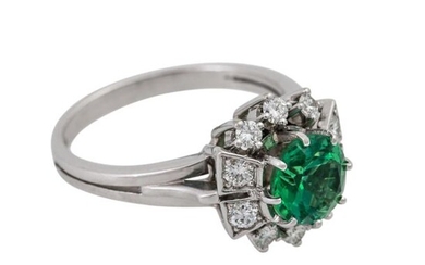 Ring mit grünem Turmalin und 10 Brillanten, zus. Ca. 0,2...