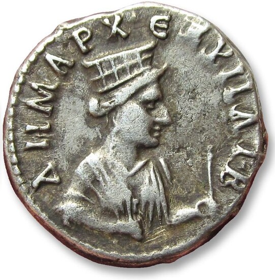 Roman Empire - 20 mm (2mm thick) AR didrachm Trajan / Trajanus. CAPPADOCIA, Caesaraea 98-99 A.D. - Draped bust of Baalat-Hera right, rare cointype - Silver