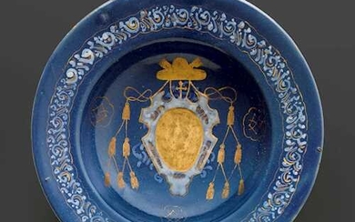 SMALL MAIOLICA PLATE FROM THE CARDINAL FARNESE SERVICE
